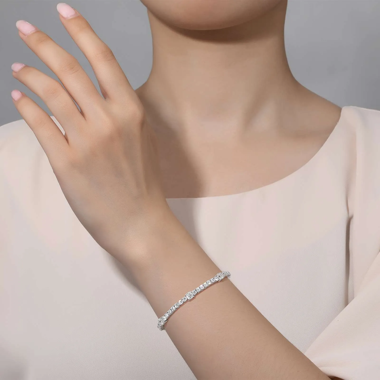5.82 CTW Classic Station Link Bracelet