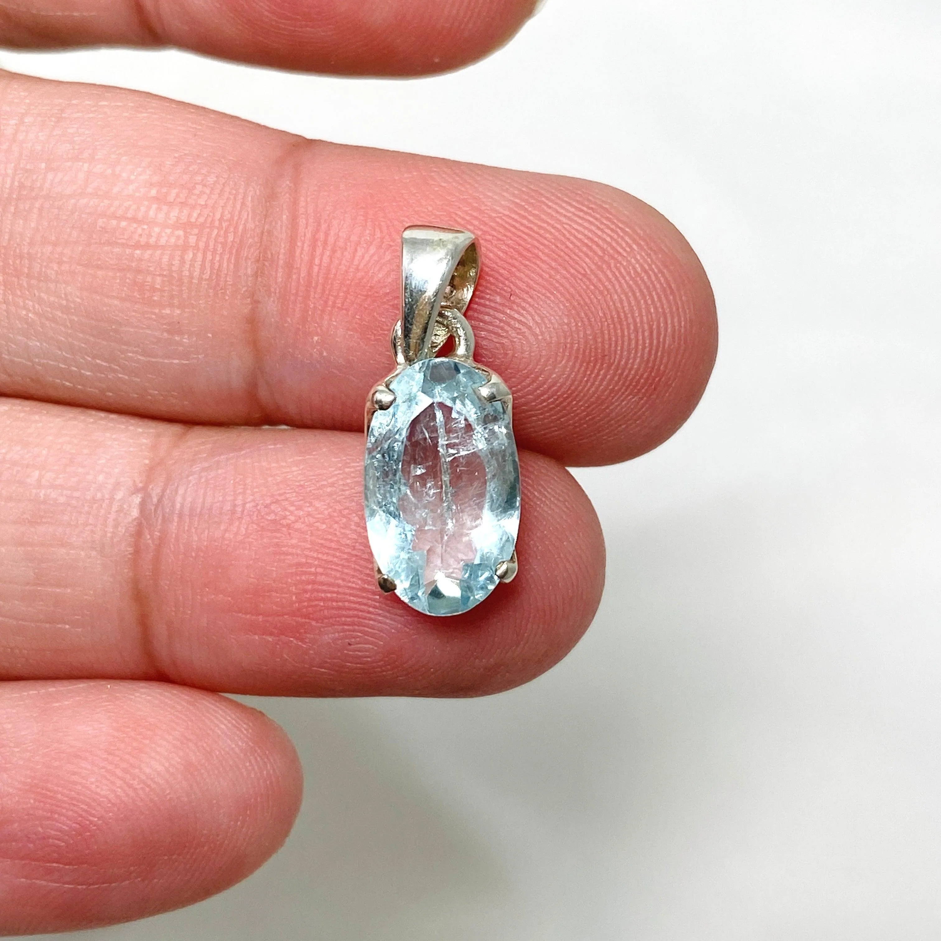 Aquamarine Faceted Petite Oval Pendant PPGJ743