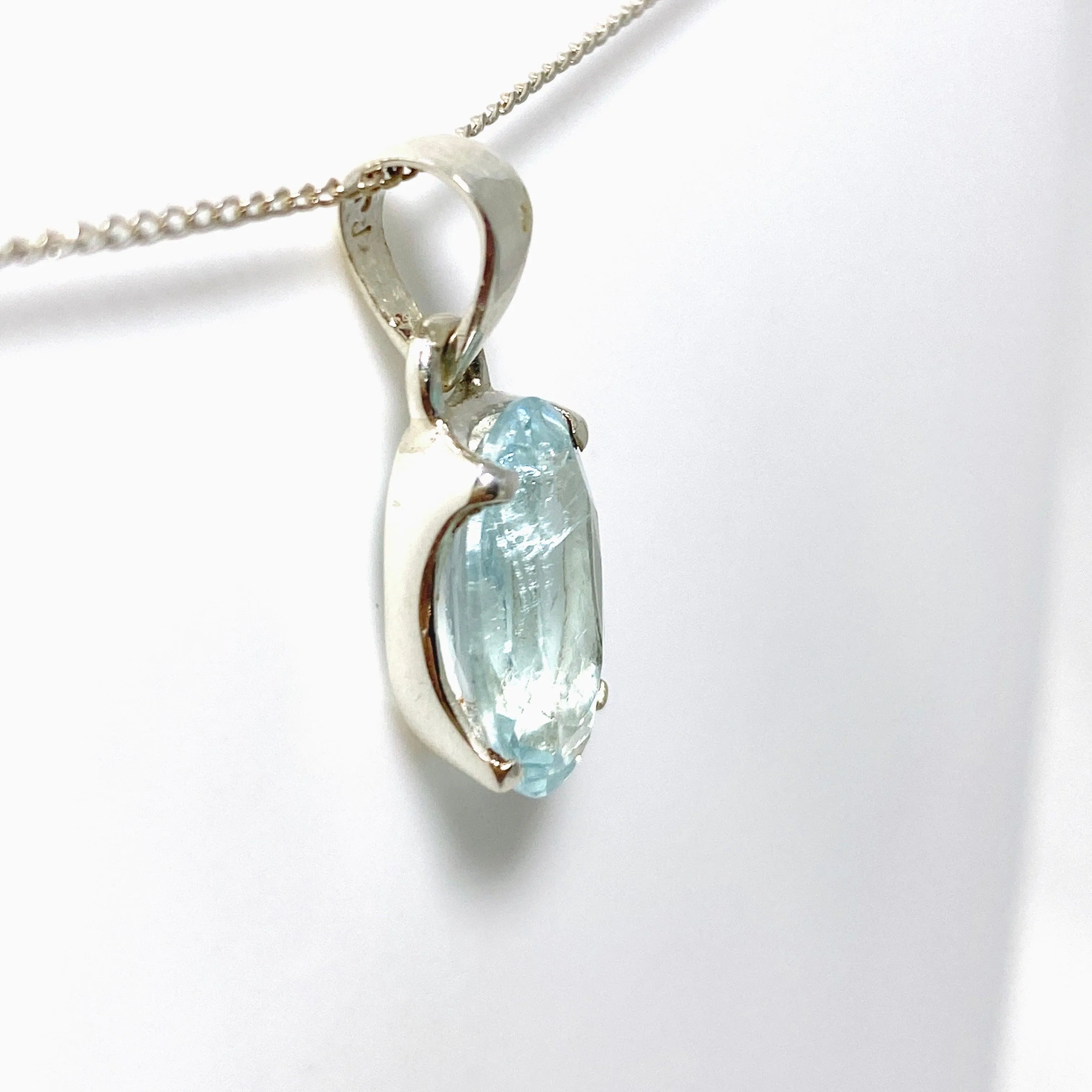 Aquamarine Faceted Petite Oval Pendant PPGJ743