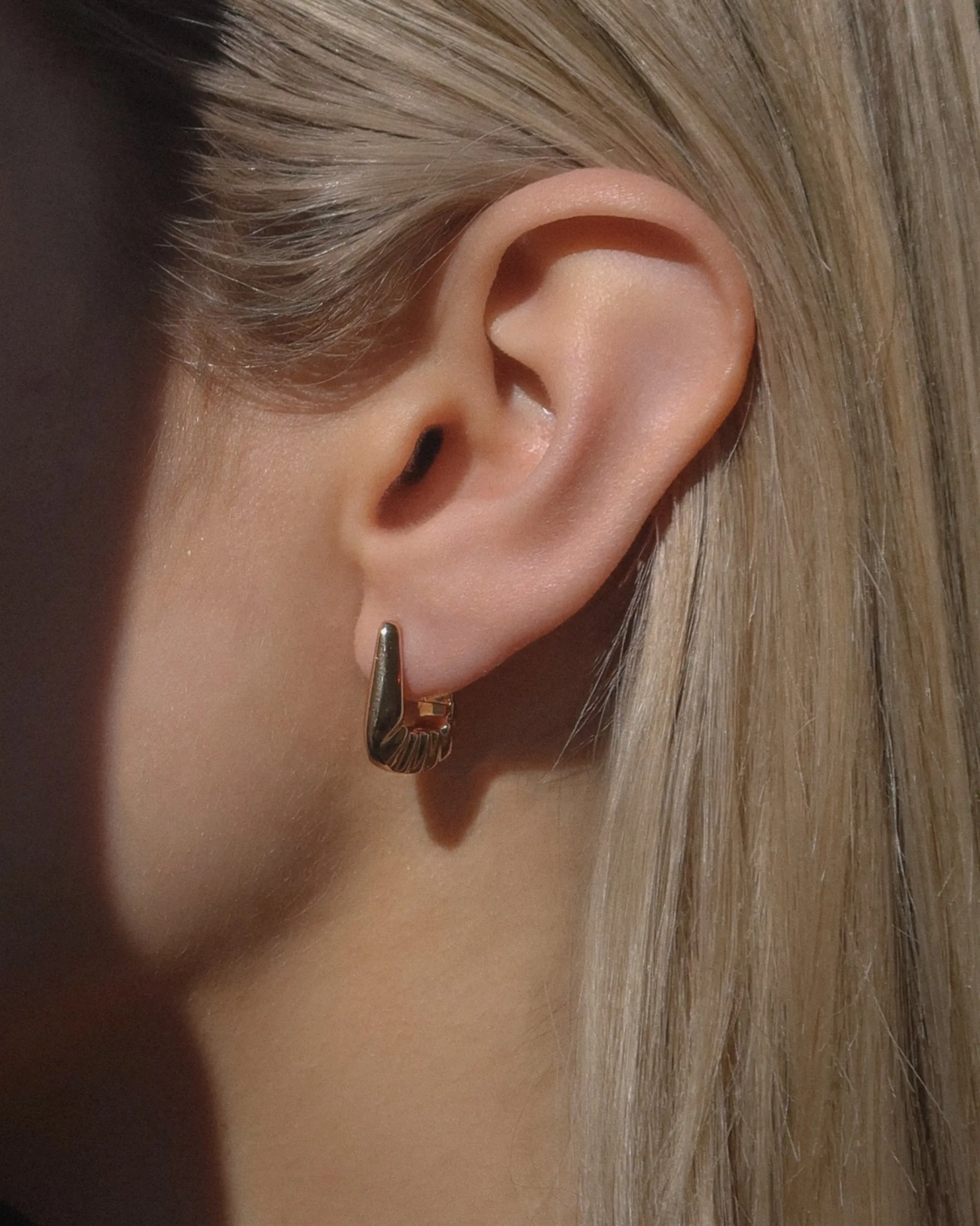 Astrid Hoops