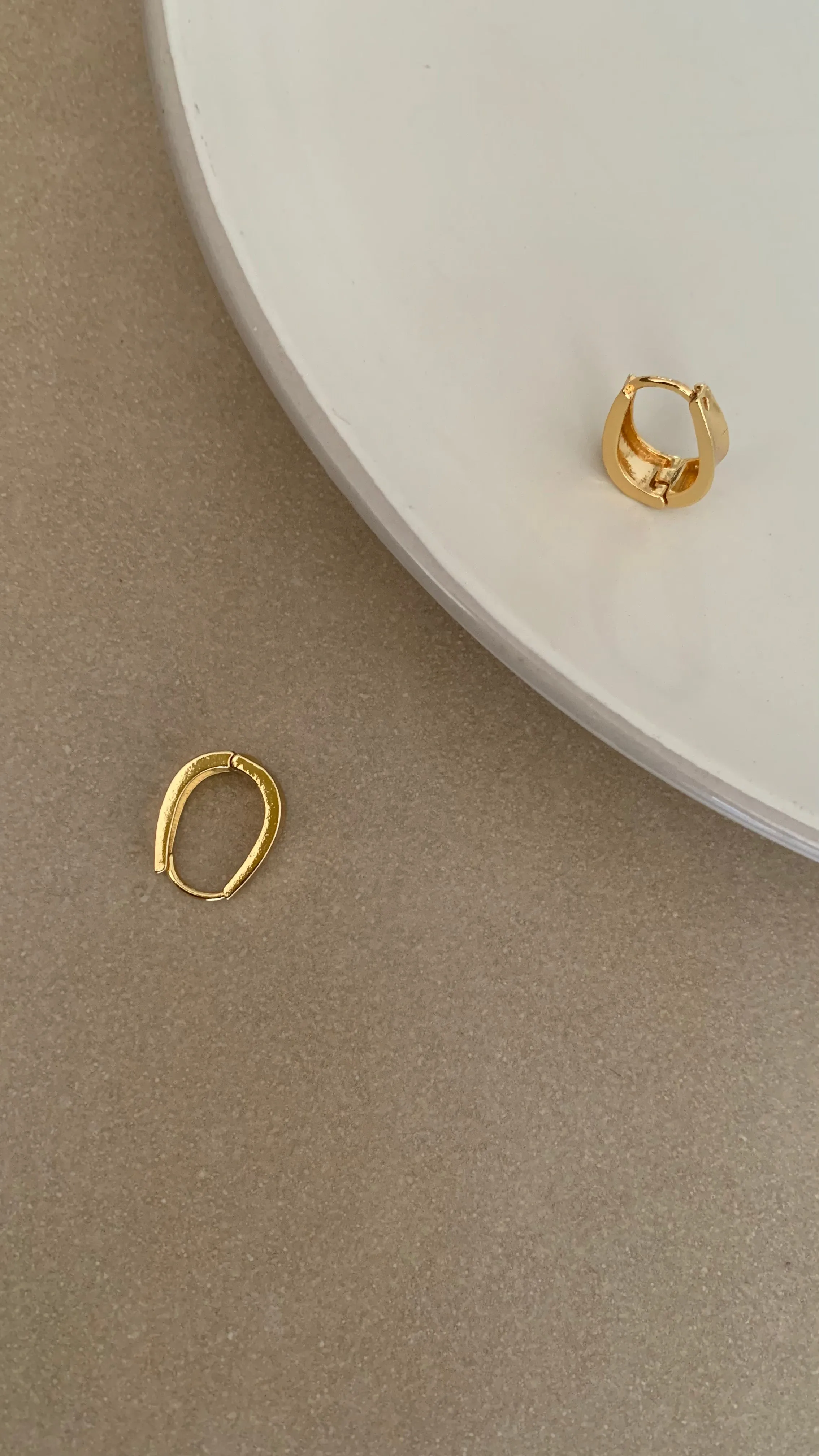 ELLIPTICAL HONEY CURVED  U SHAPED HOOP EARRING