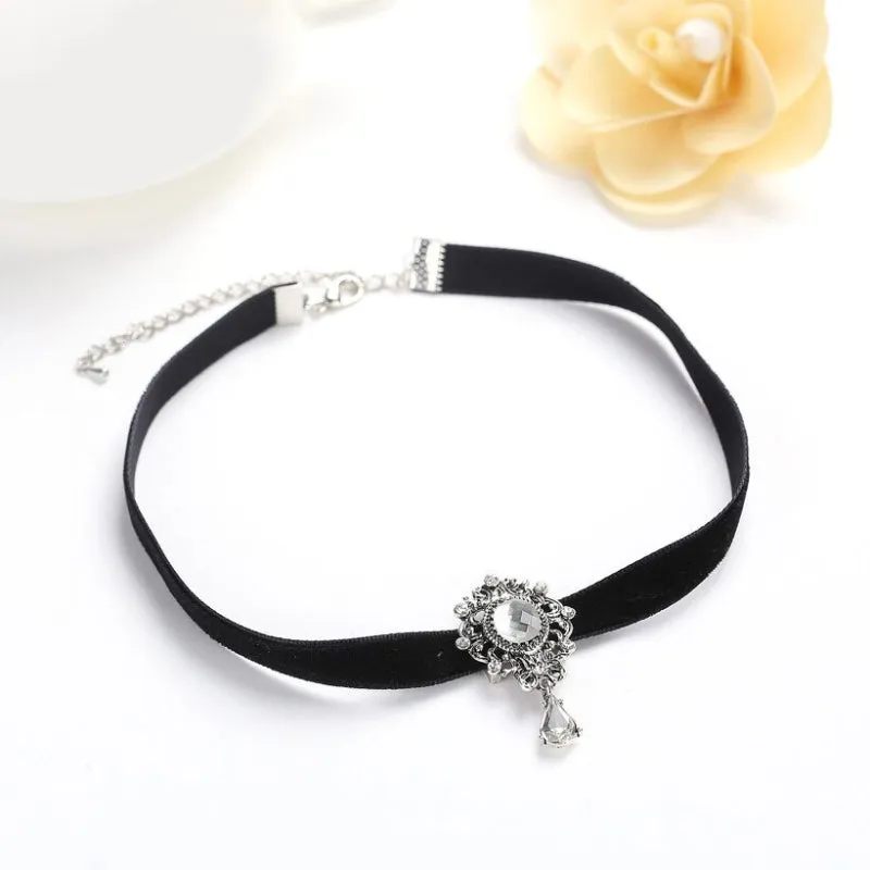 Exquisite Classic Waterdrop Rhinestone Choker Necklaces