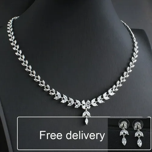 Exquisite zircon inlaid necklace for women's wedding jewelry small