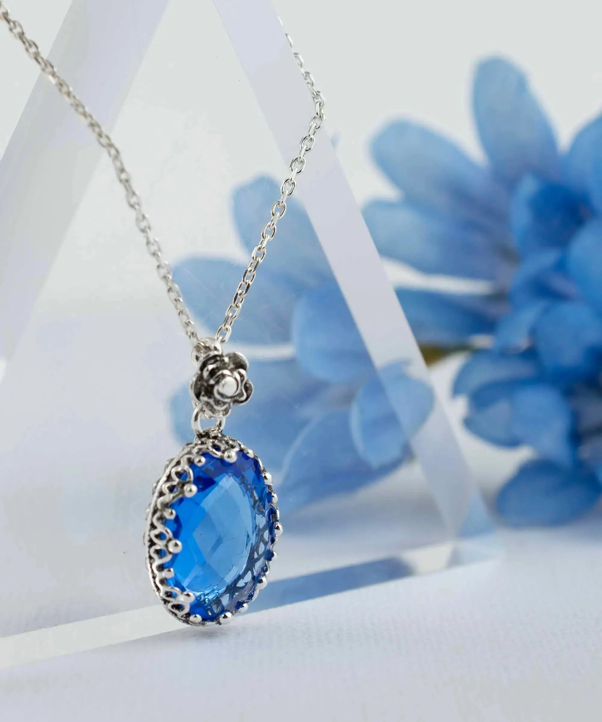 Filigree Silver Blue Quartz Gemstone Woman Oval Pendant Necklace