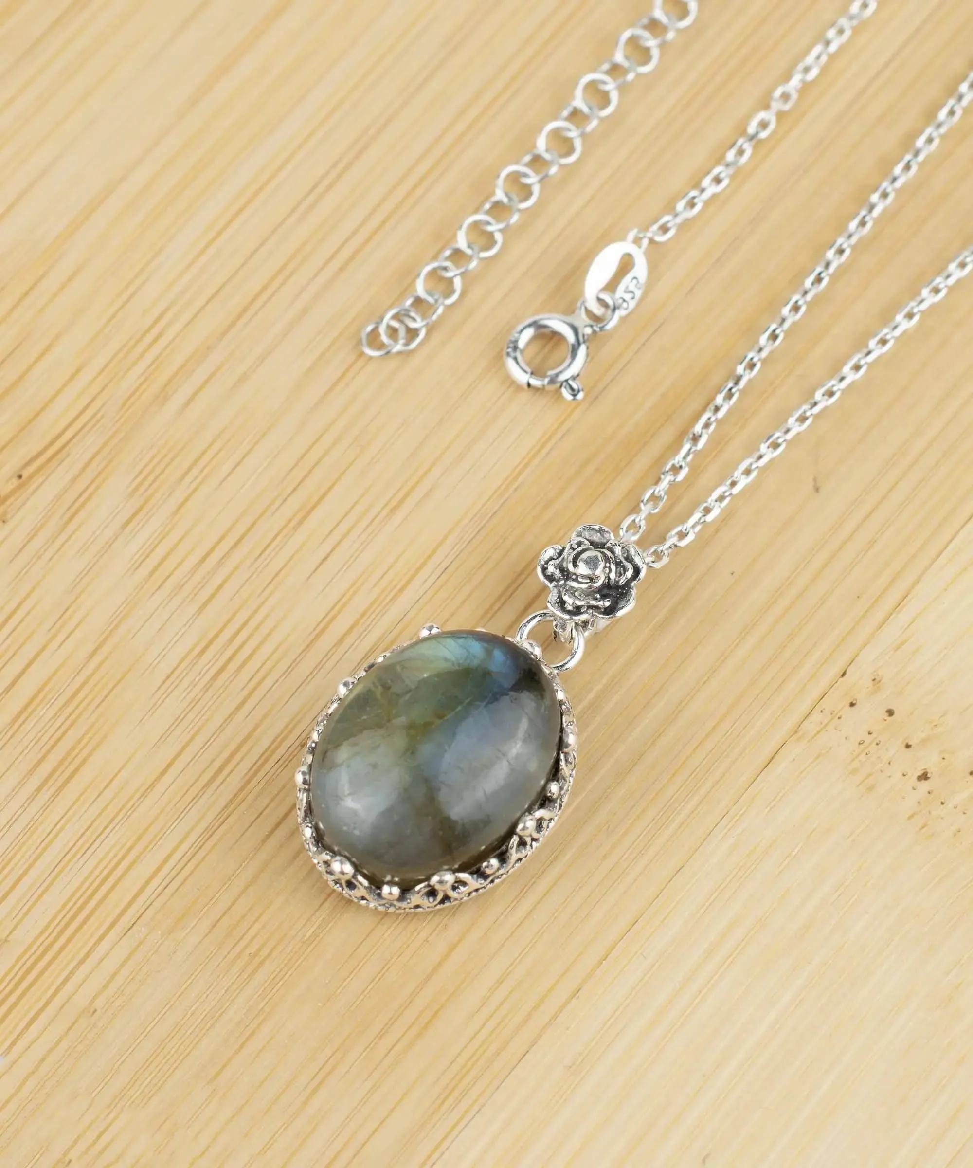 Filigree Silver Labradorite Gemstone Woman Oval Pendant Necklace