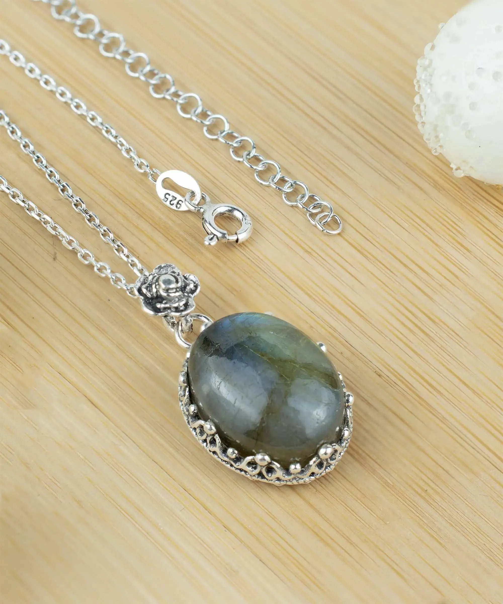 Filigree Silver Labradorite Gemstone Woman Oval Pendant Necklace