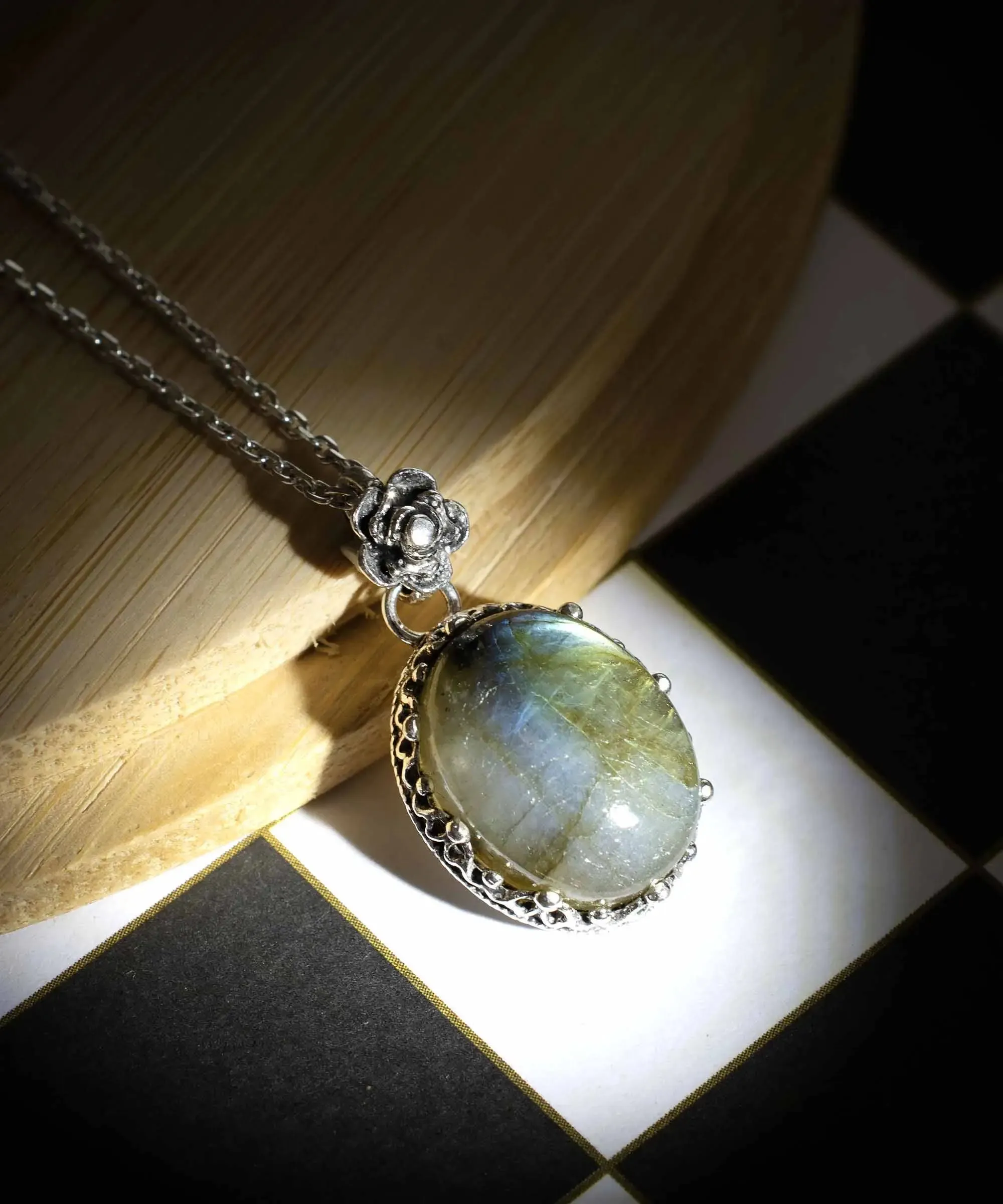 Filigree Silver Labradorite Gemstone Woman Oval Pendant Necklace