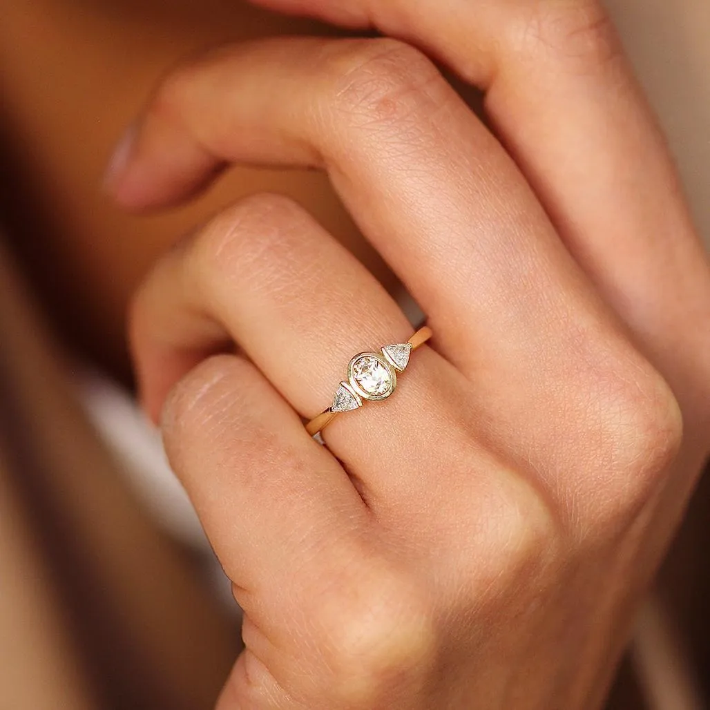Jasmin Yellow Sapphire Oval Ring