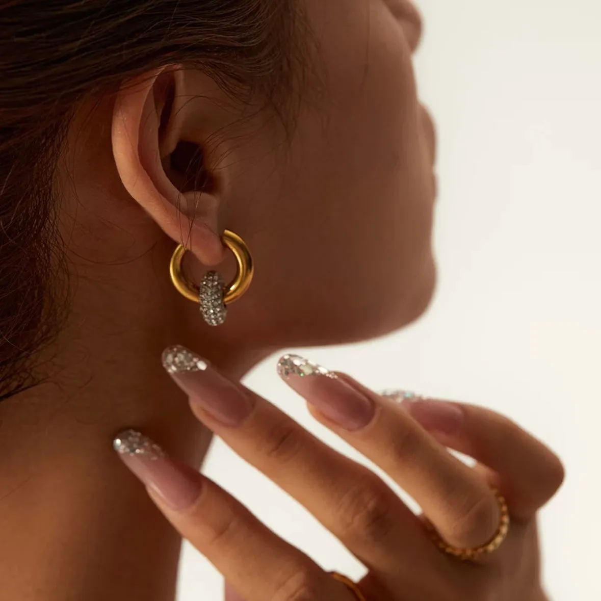 Kira Hoops