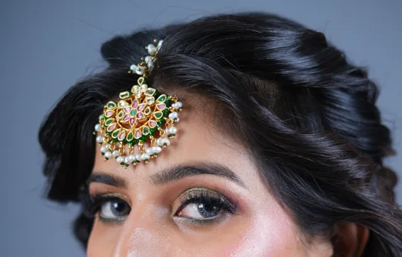 Opulent Navratan Kundan Mangtikka