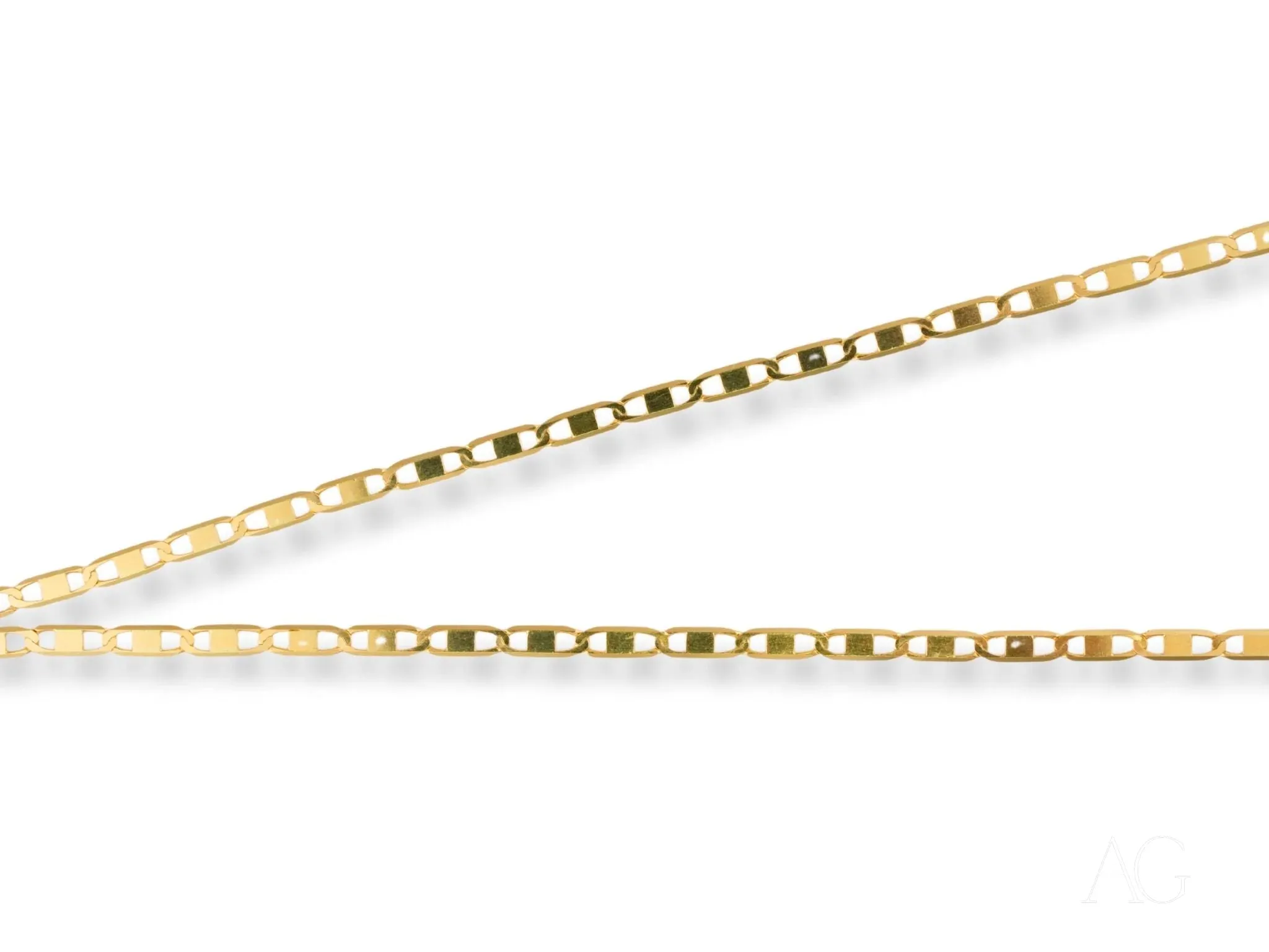 Refined Prestige – 18K Gold Piastrine Chain