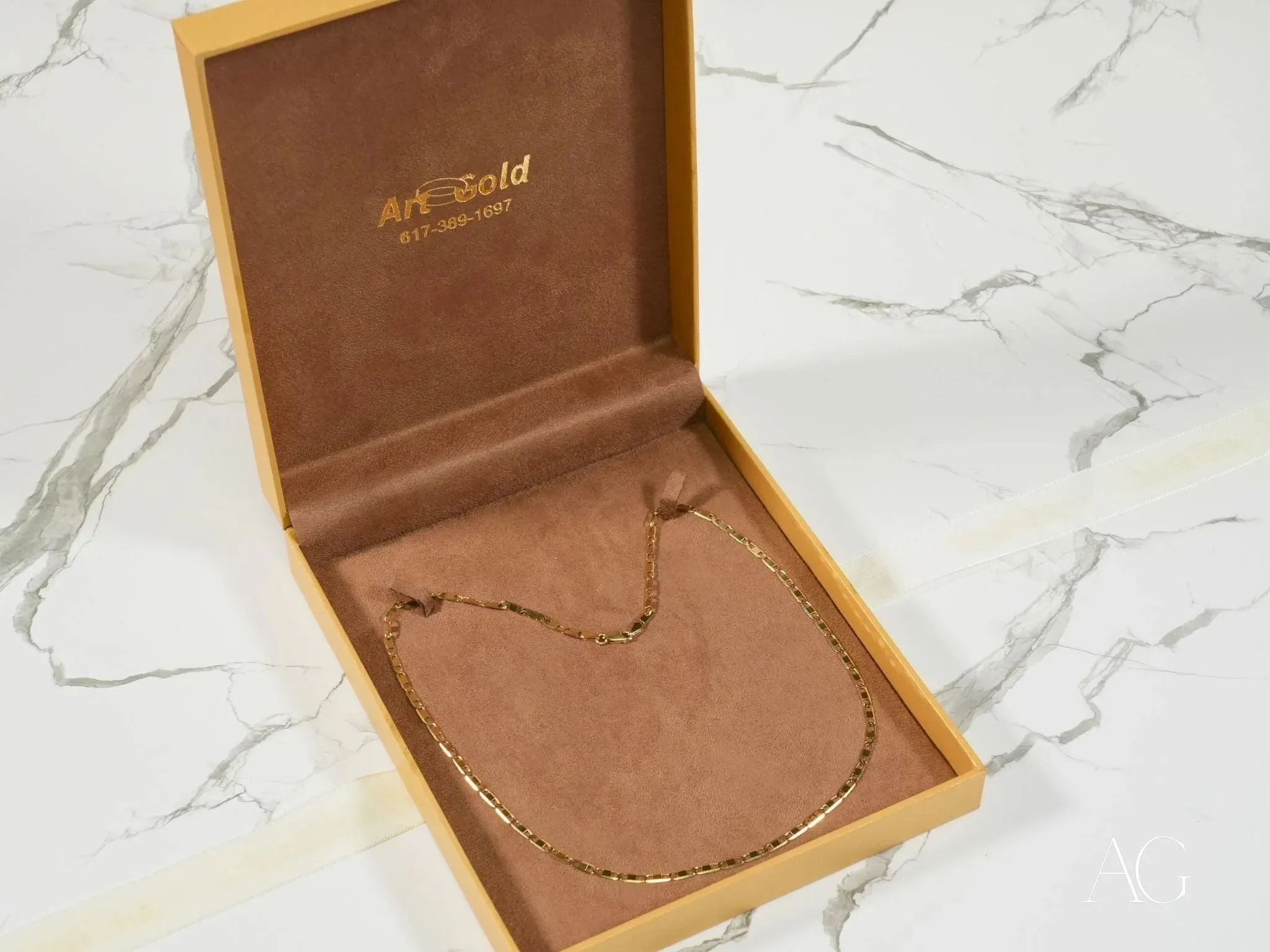 Refined Prestige – 18K Gold Piastrine Chain