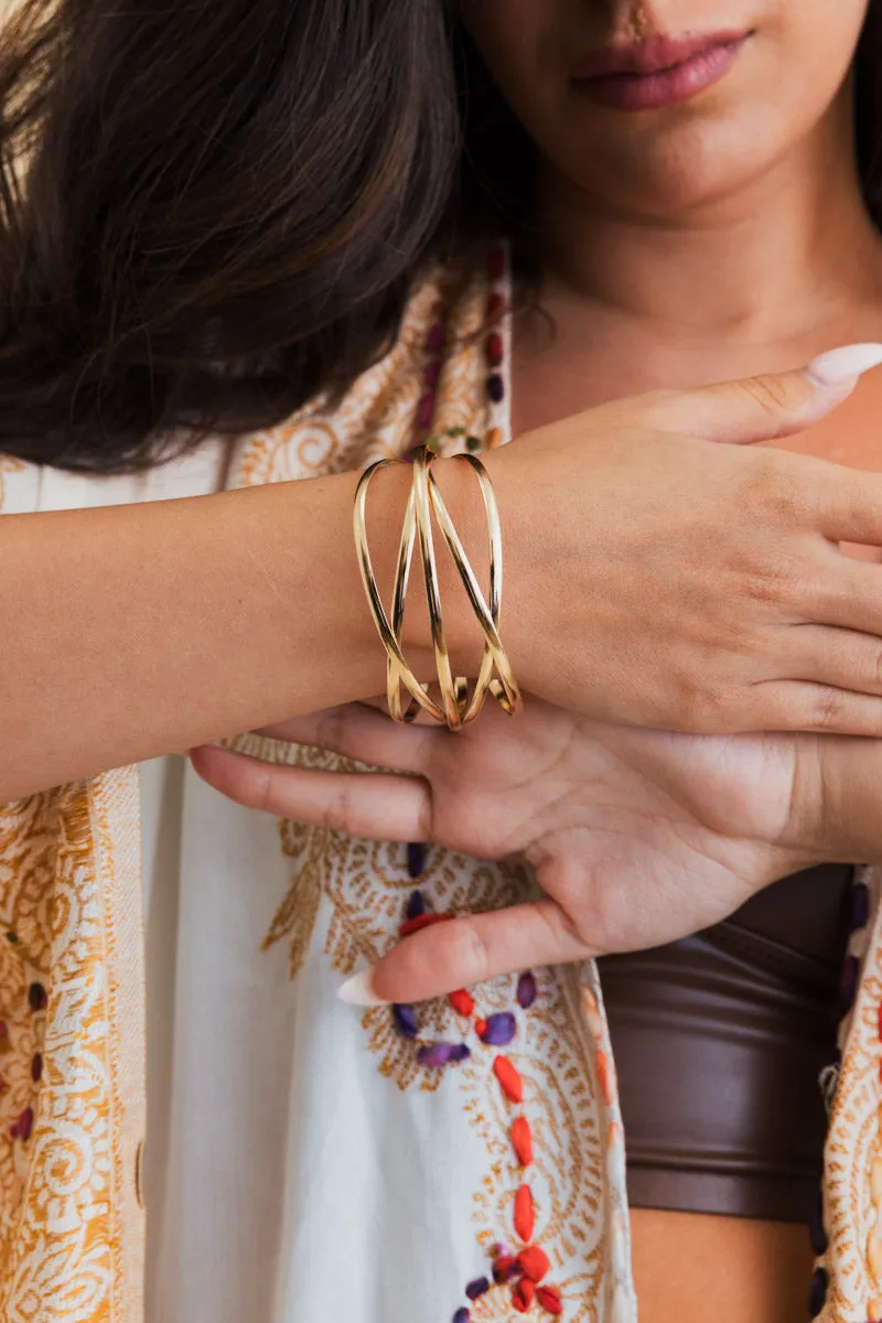 Retro Metallic Cuff Bracelet – Sleek and Stylish