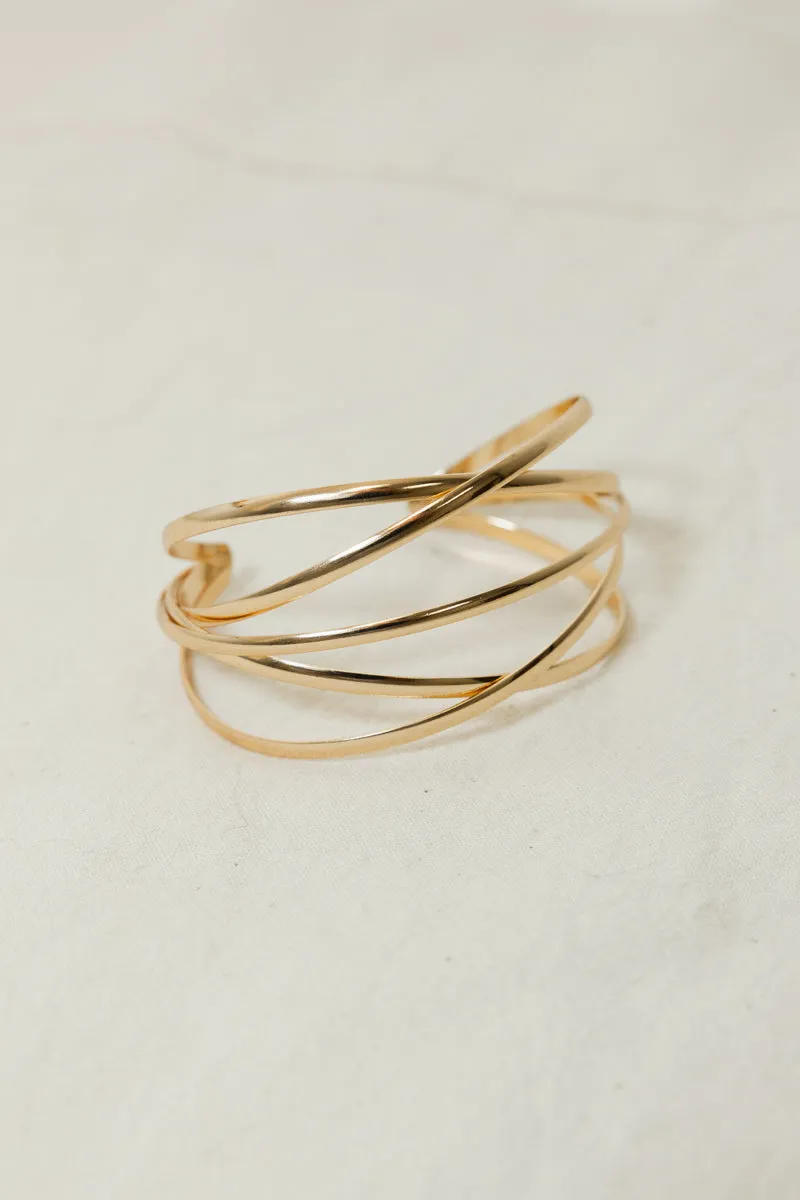 Retro Metallic Cuff Bracelet – Sleek and Stylish