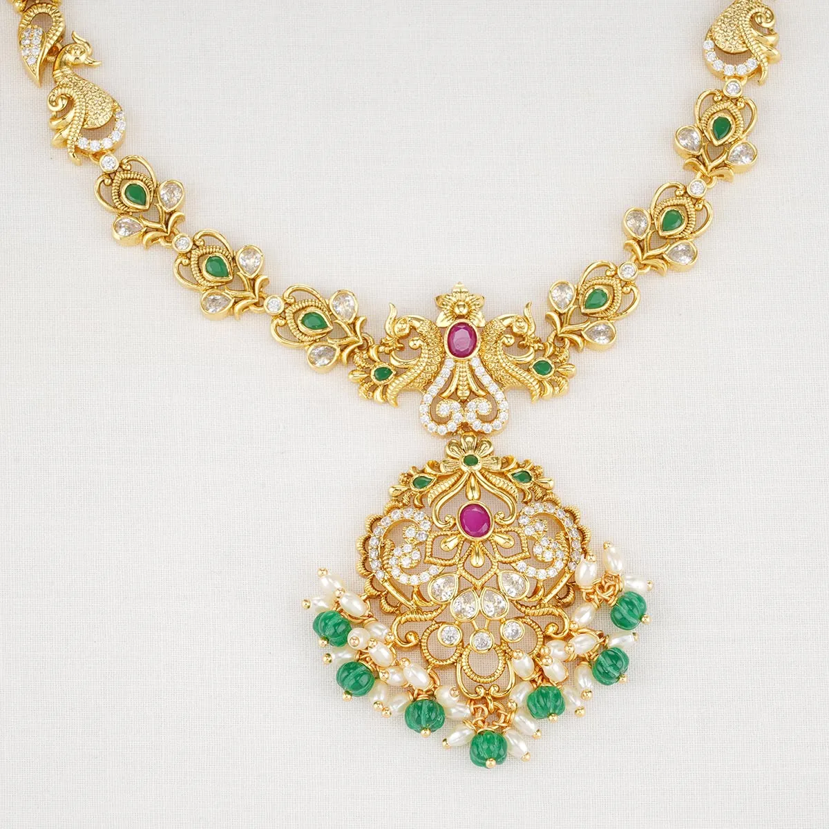 Shriyai Short Necklace Set