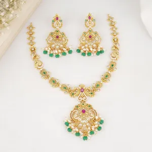 Shriyai Short Necklace Set