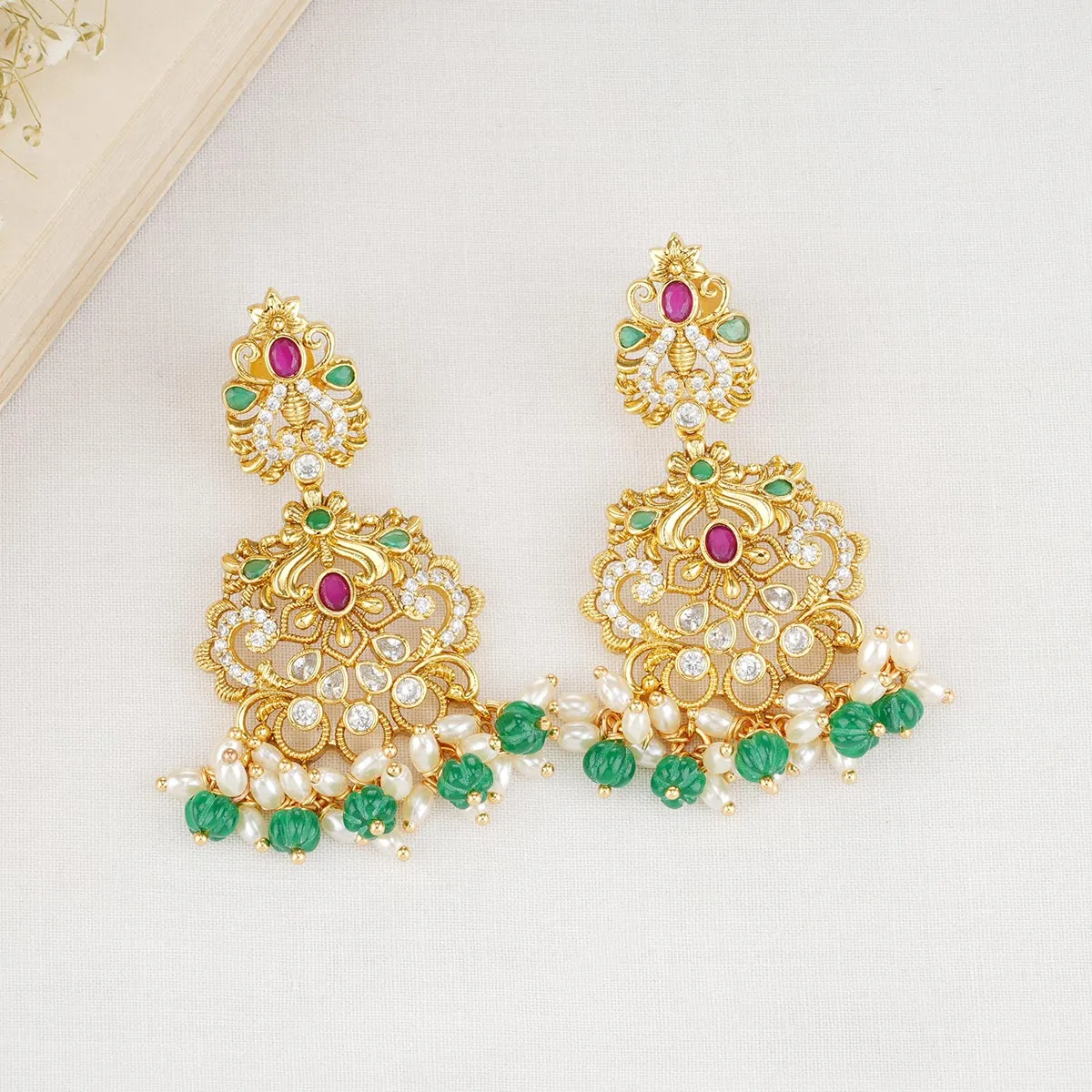 Shriyai Short Necklace Set