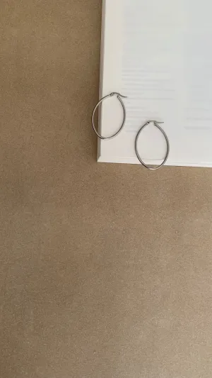 THE OVAL HOOP EARRING