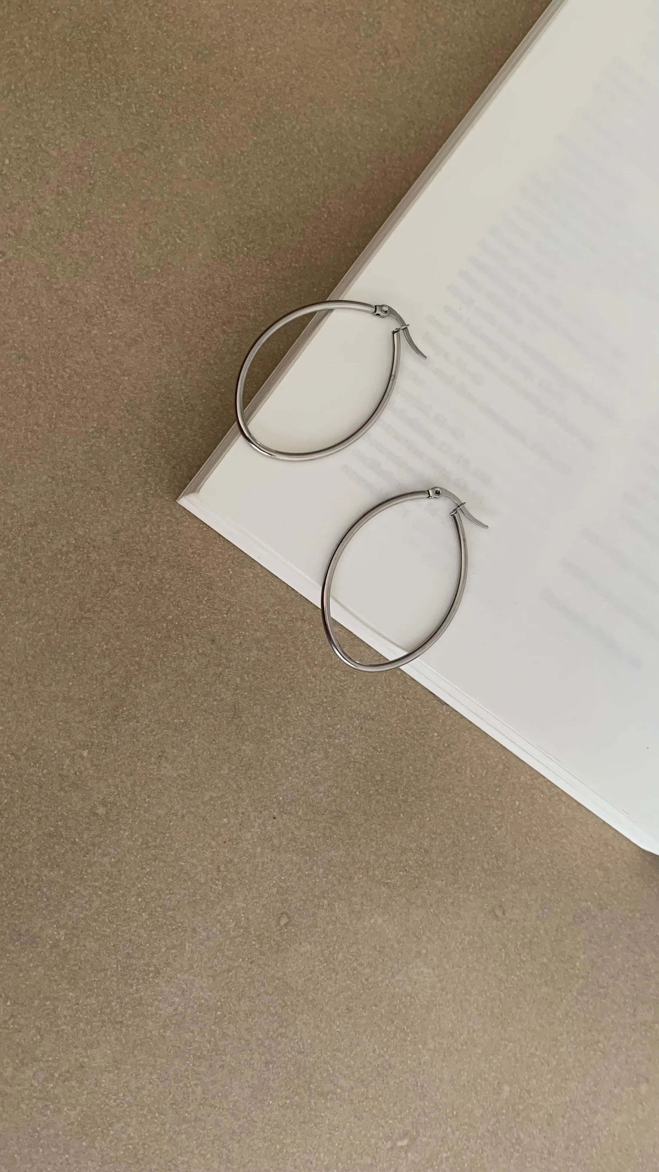 THE OVAL HOOP EARRING